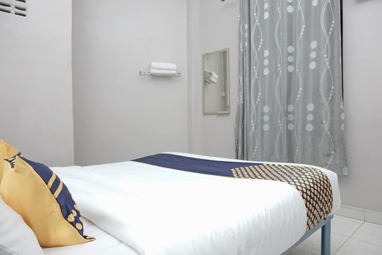SPOT ON 2200 Hotel Gunung Sari Rantauprapat Bagian luar foto
