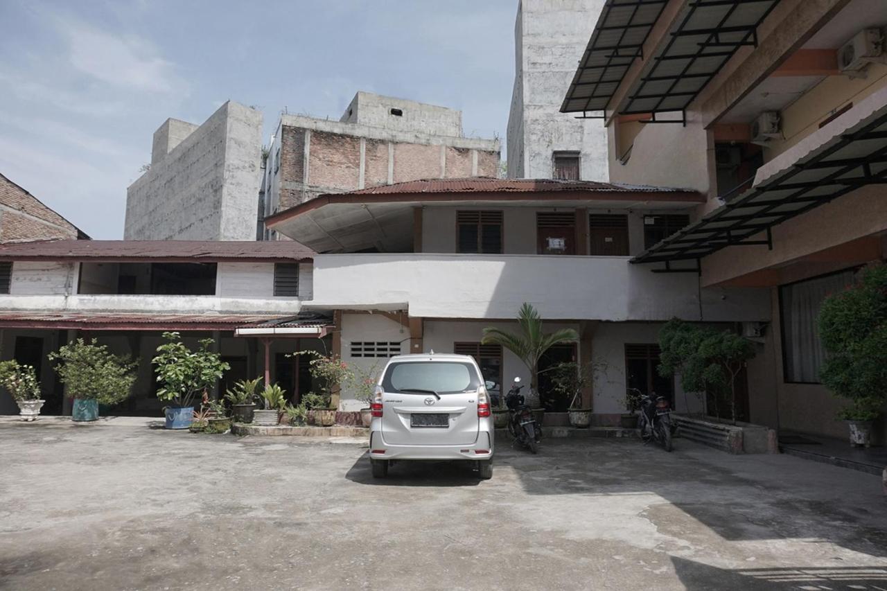 SPOT ON 2200 Hotel Gunung Sari Rantauprapat Bagian luar foto
